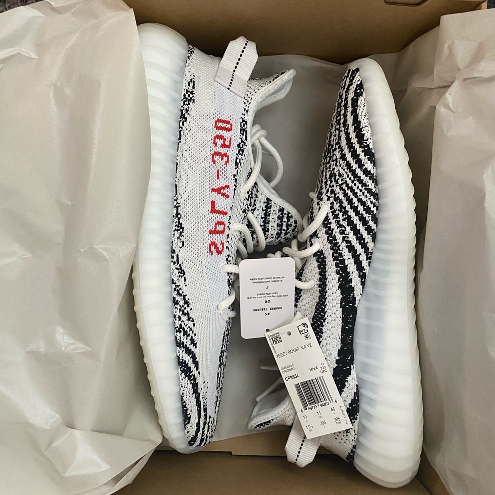 **SOLD*YEEZY BOOST 350 V2 WHITE / CORE BLACK / RED - Picture 2 of 8